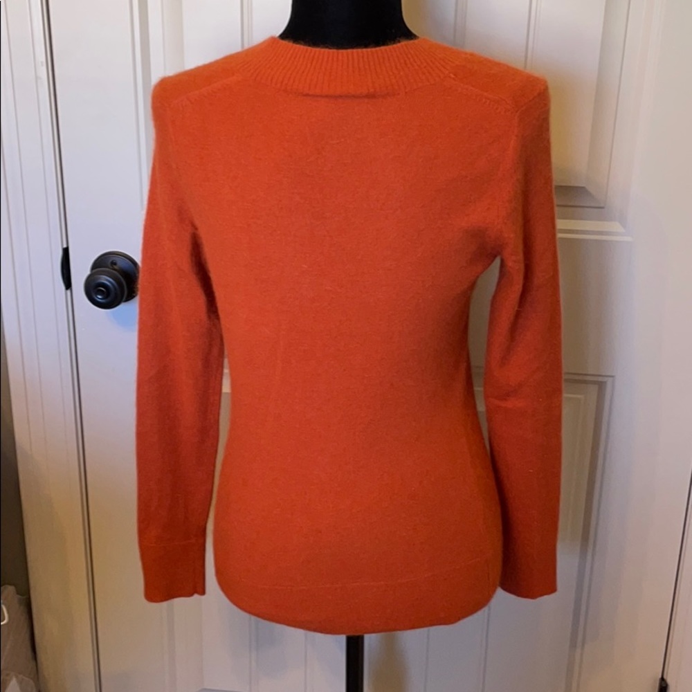 NWOT Tweeds V-Neck Sweater 🍂🍁 - Picture 3 of 5